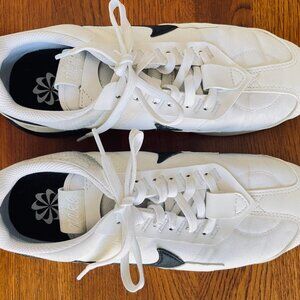 Nike Air women's B&W sneakers size 9, DH5106-100